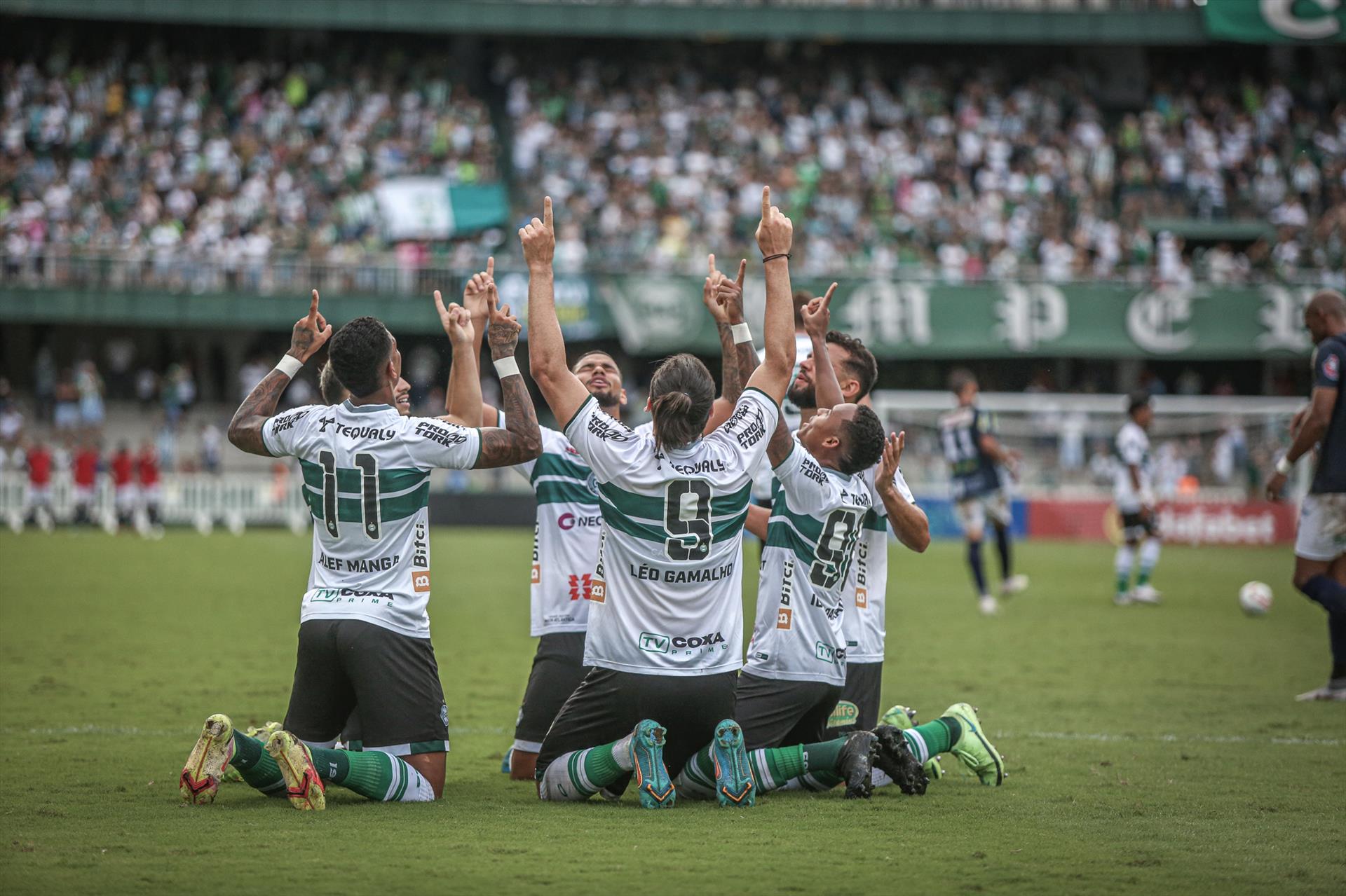 Coritiba Vence Com Facilidade O Cianorte E Espera Vencedor De Athletico ...